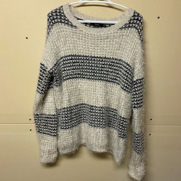 2/$30⚡️- SWEATER | Women’s Forever 21 sweater size medium - Picture 1 of 3